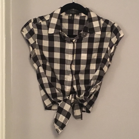 Checkered Cropped Button down - Picture 1 of 4